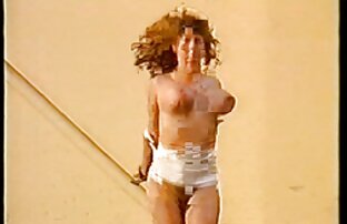 XXX Strisciando nel bagnato fori di un video casalinghi amatoriali pulcino, procace